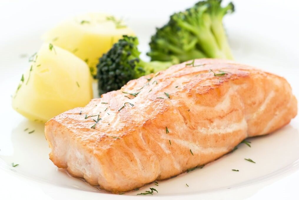 بالنسبة ليوم الأسماك في النظام الغذائي المكون من 6 بتلات ، فإن شرائح السمك المطبوخة في حمام مائي مناسبة